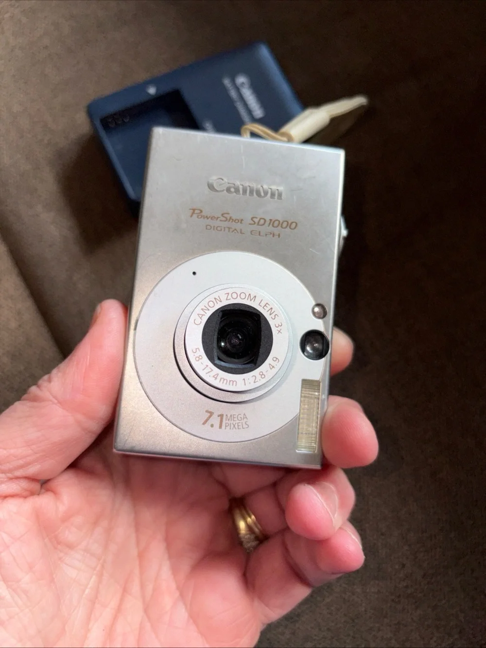 Canon PowerShot SD1000 Digital ELPH 7.1MP Camera Silver W/card & Charger Tested